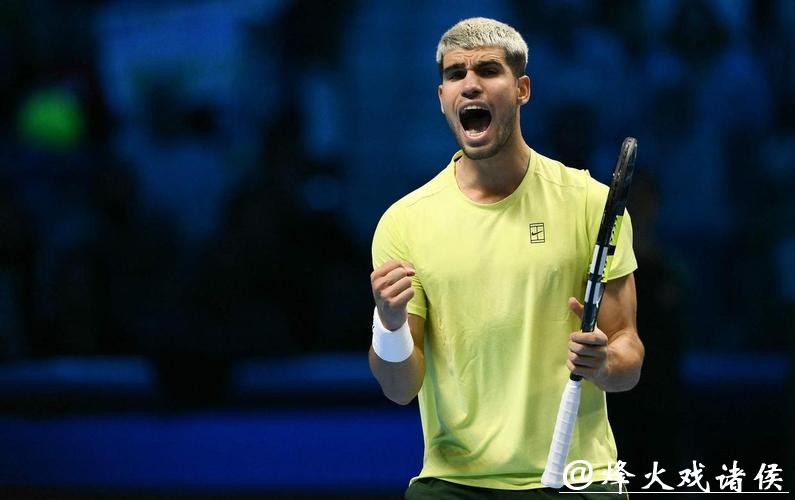 阿尔卡拉斯2-1逆转弗里茨 取得总决赛小组赛两连胜 阿尔卡拉斯2-1逆转弗里茨 取得总决赛小组赛两连胜